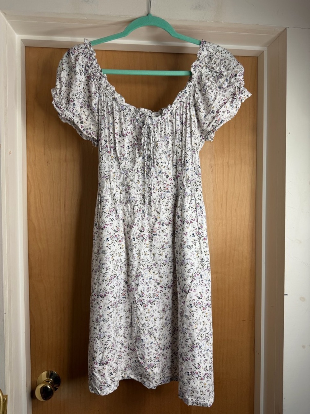 J.Crew Women’s Colorful Floral Off Shoulder Smocked Puff Sleeve Dress. Size: 6